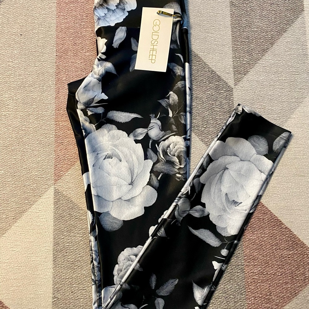 Goldsheep Black and White Floral Leggings
